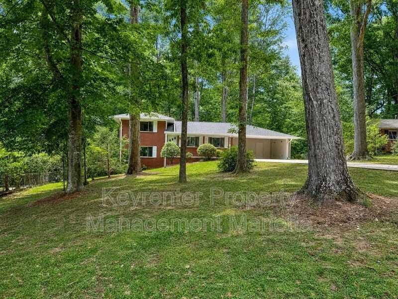 3720 Lake Dr Se - Photo 2 of 32