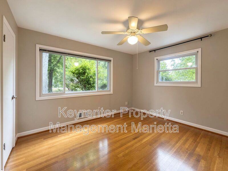3720 Lake Dr Se - Photo 3 of 32