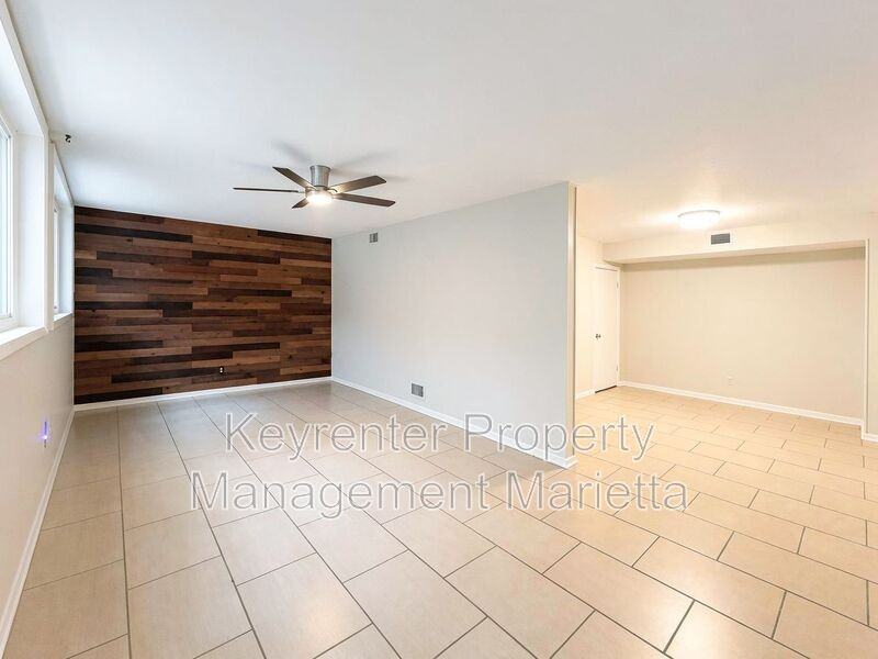 3720 Lake Dr Se - Photo 5 of 32