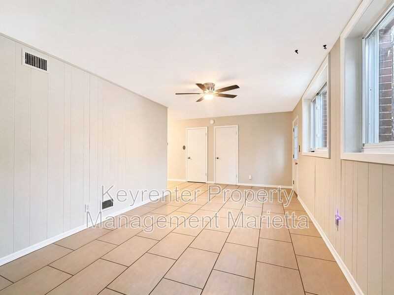 3720 Lake Dr Se - Photo 6 of 32