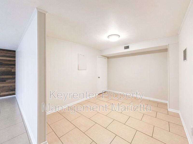 3720 Lake Dr Se - Photo 7 of 32