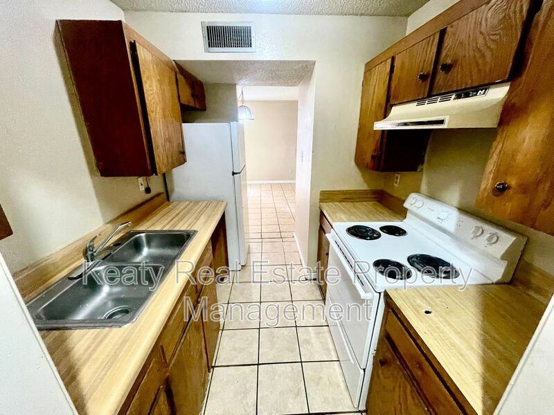 409 Scotsdale St #B - Photo 4 of 11