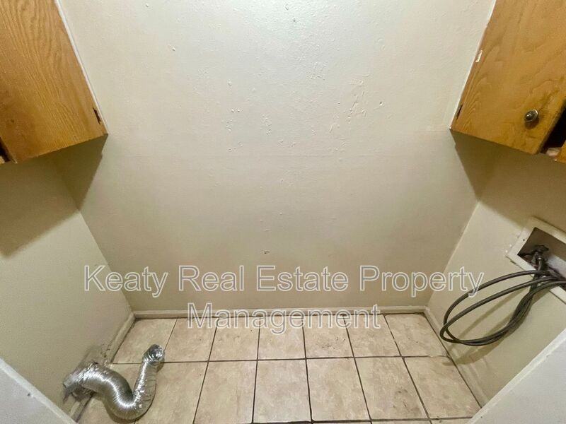 409 Scotsdale St #B - Photo 5 of 11
