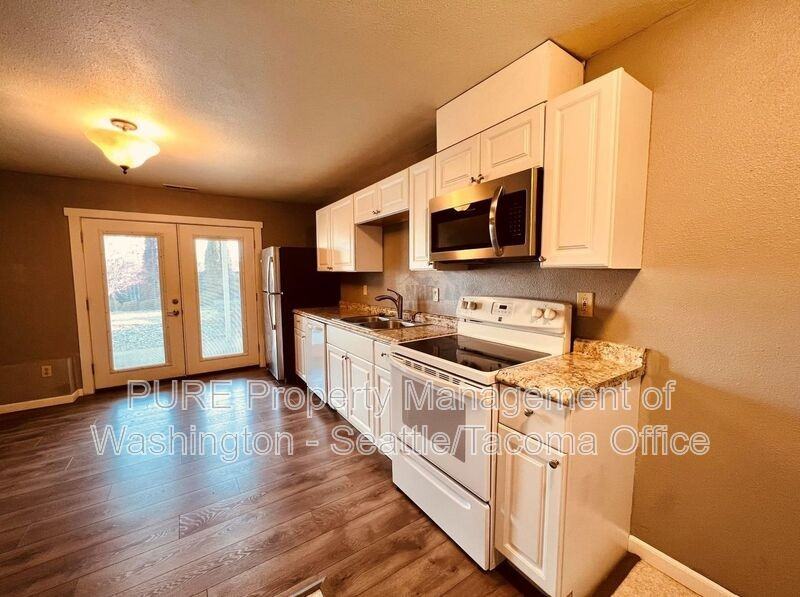 4215 N Vassault St #BADU - Photo 3 of 13