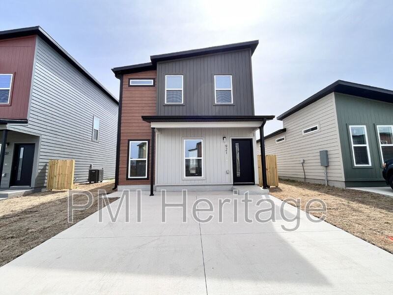 921 States Ave - Photo 2 of 21