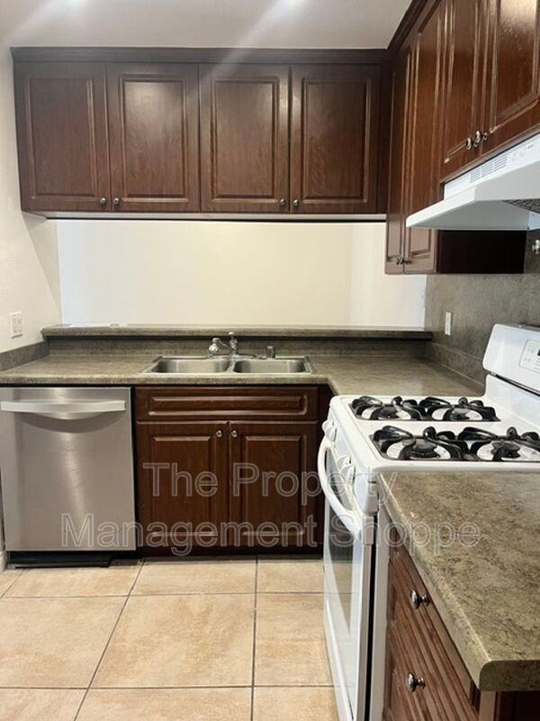 2758 Bolker Dr - Photo 4 of 16
