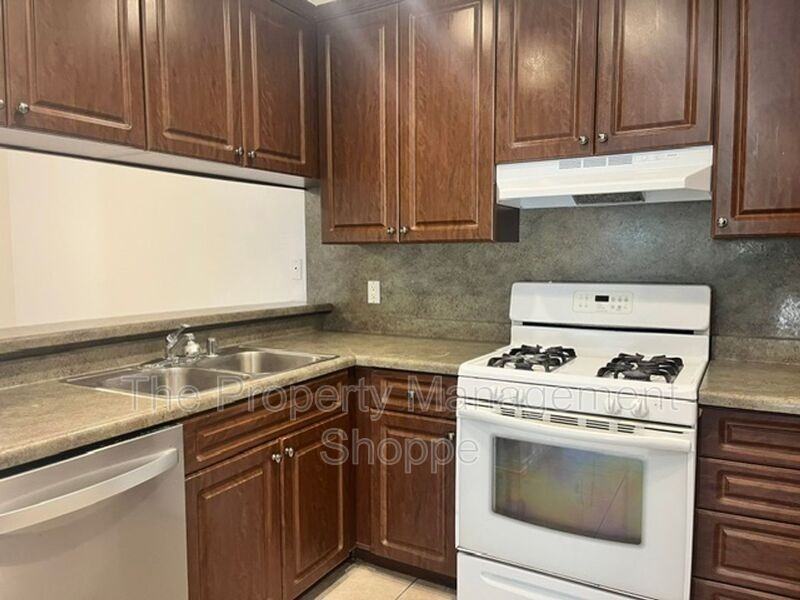2758 Bolker Dr - Photo 5 of 16