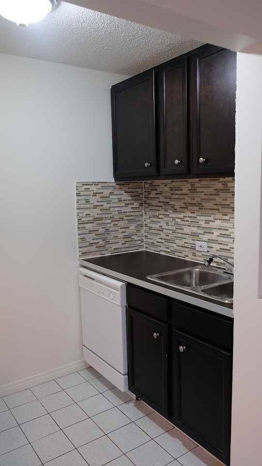 612 14 Ave Sw - Photo 3 of 15
