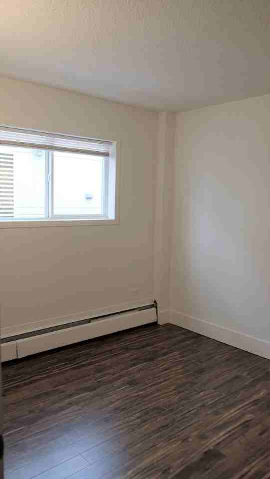 612 14 Ave Sw - Photo 7 of 15