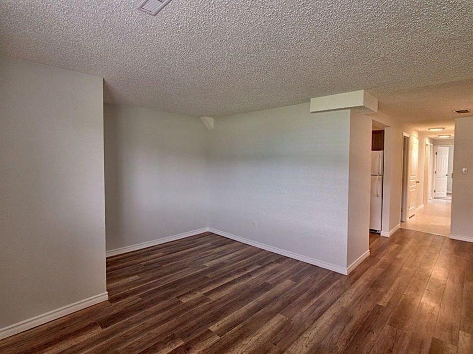 2813 10 Ave Se - Photo 3 of 14
