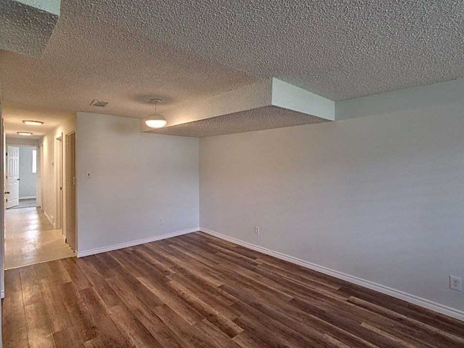 2813 10 Ave Se - Photo 4 of 14