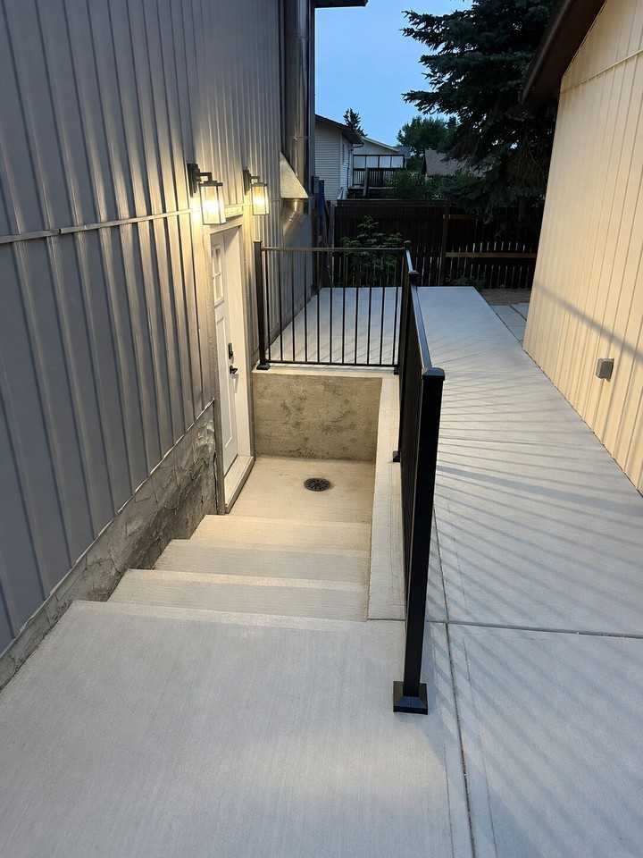 65 Bedwood Rd Ne - Photo 3 of 18