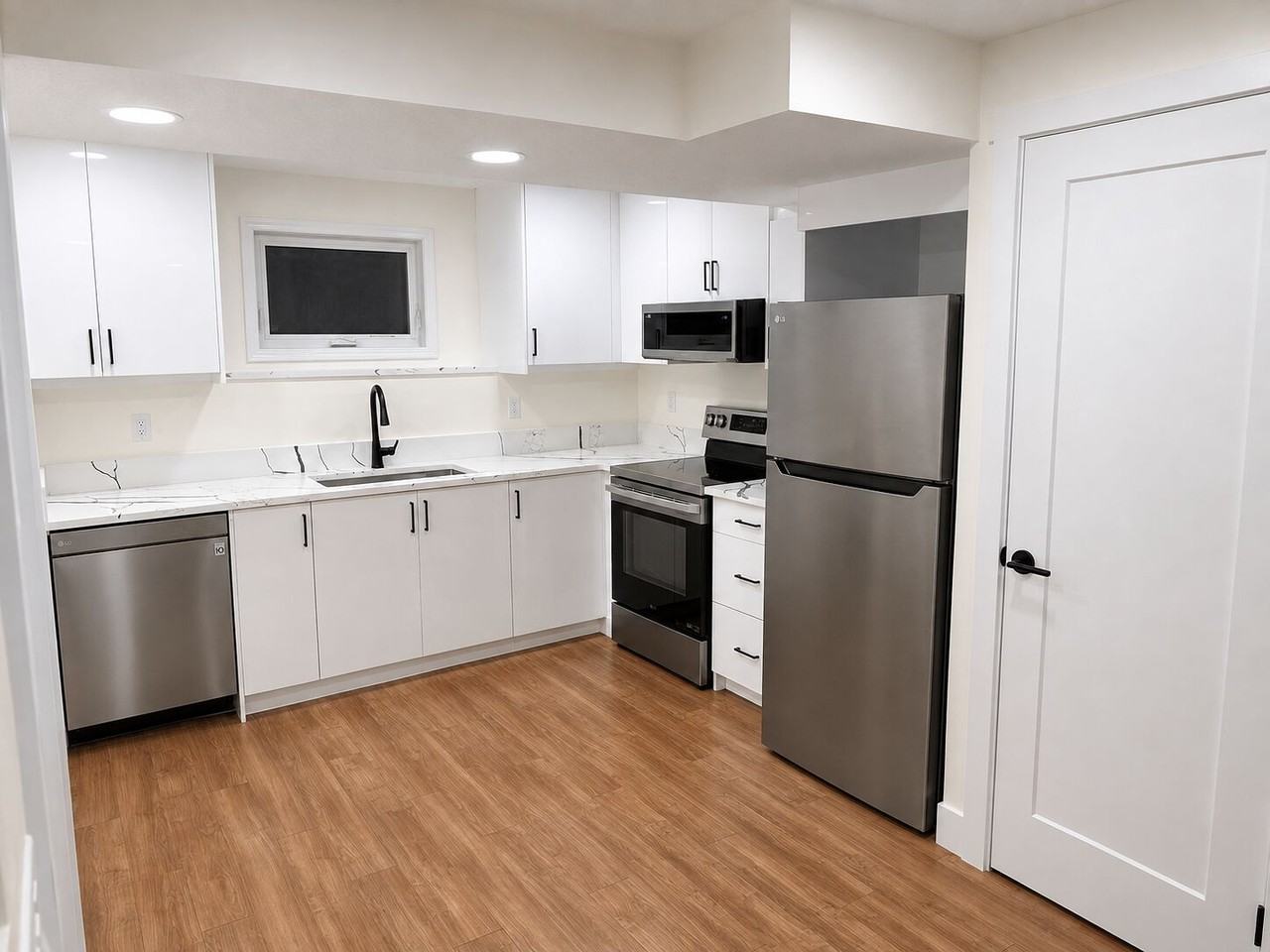 65 Bedwood Rd Ne - Photo 4 of 18