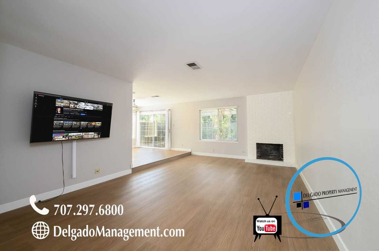 312 Durham Ct - Photo 3 of 34