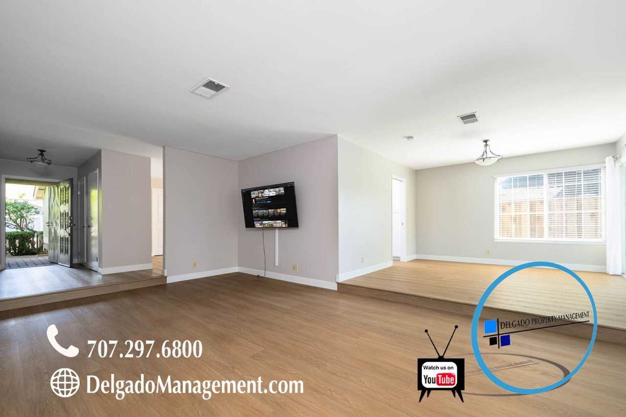 312 Durham Ct - Photo 4 of 34