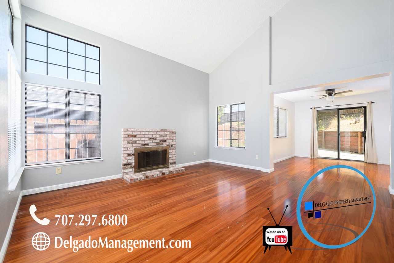 337 Seahorse Dr - Photo 2 of 29