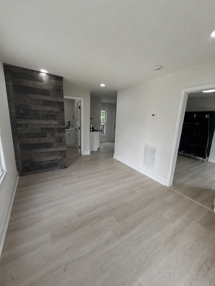 7612 Hackett Ave - Photo 2 of 13