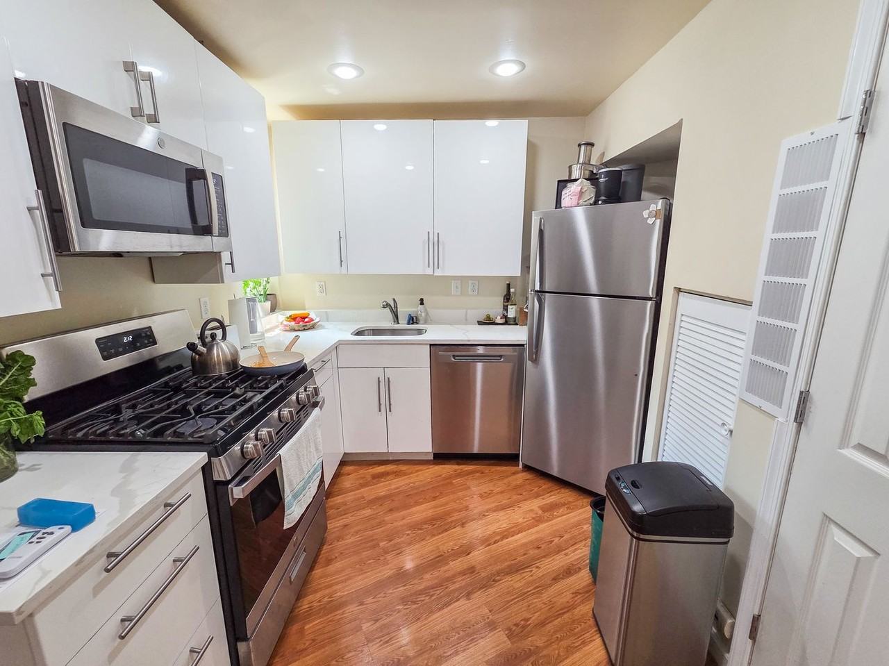 207 R St Nw #4 - Photo 3 of 22