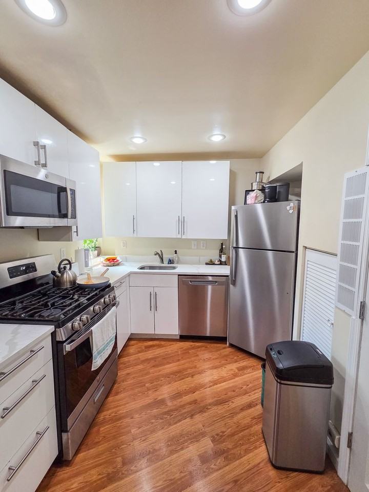 207 R St Nw #4 - Photo 4 of 22