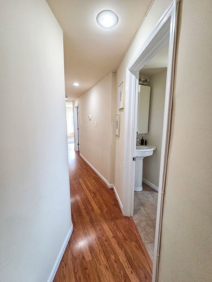 207 R St Nw #4 - Photo 6 of 22