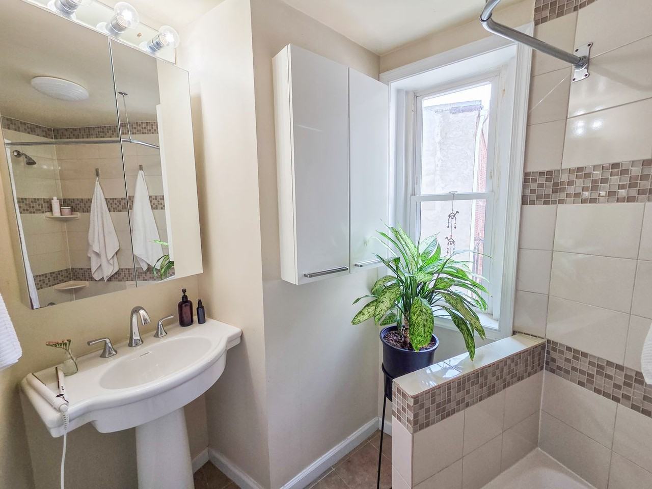 207 R St Nw #4 - Photo 7 of 22