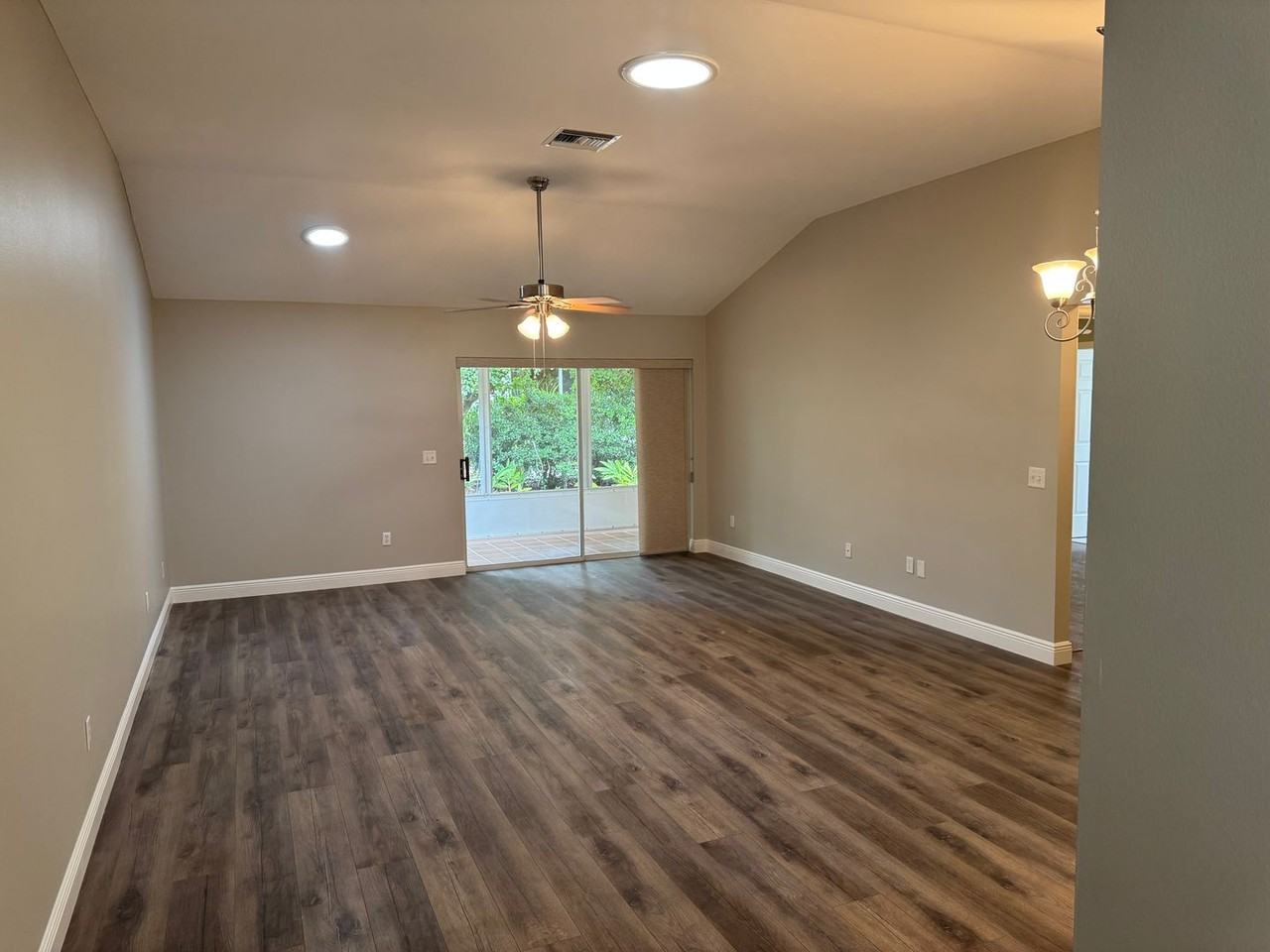 509 Loma Paseo Dr - Photo 5 of 22