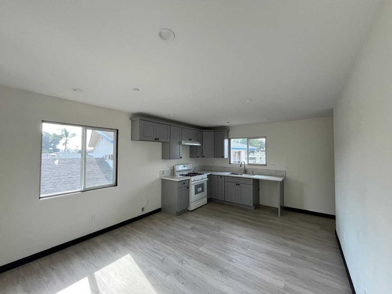 2645 1/2 W Via Corona - Photo 2 of 6