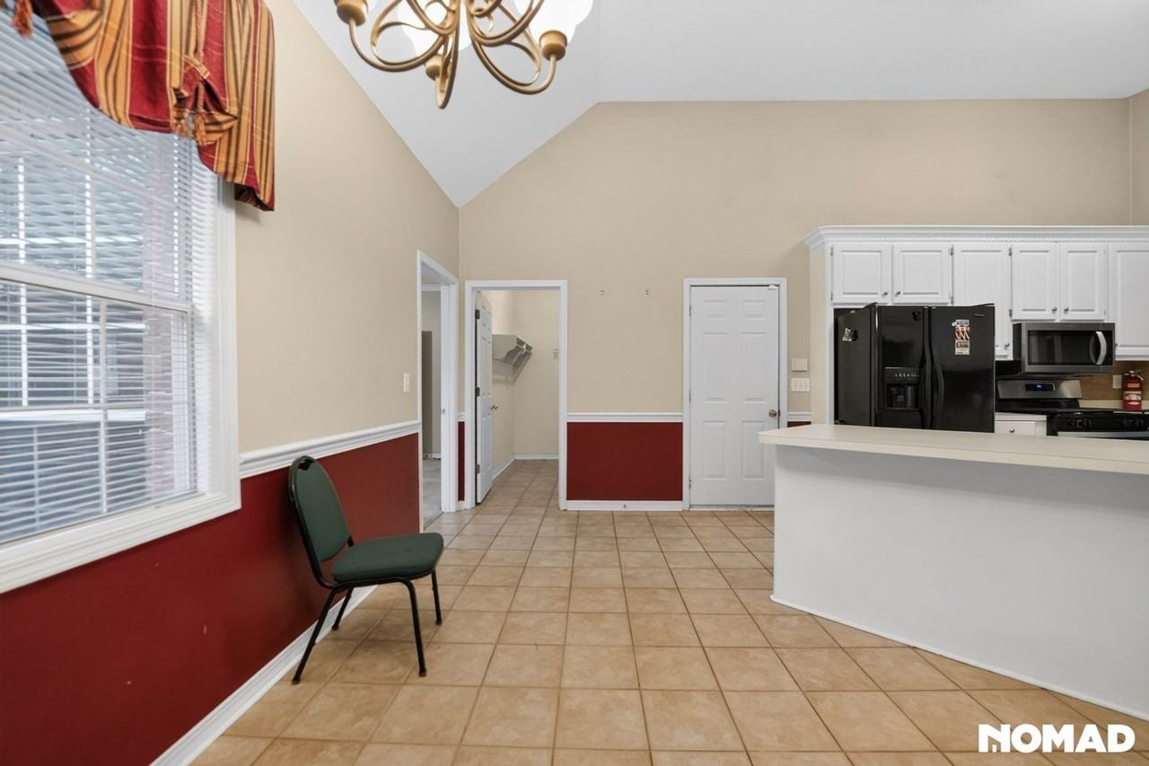 312 Wildwood Blvd - Photo 4 of 36