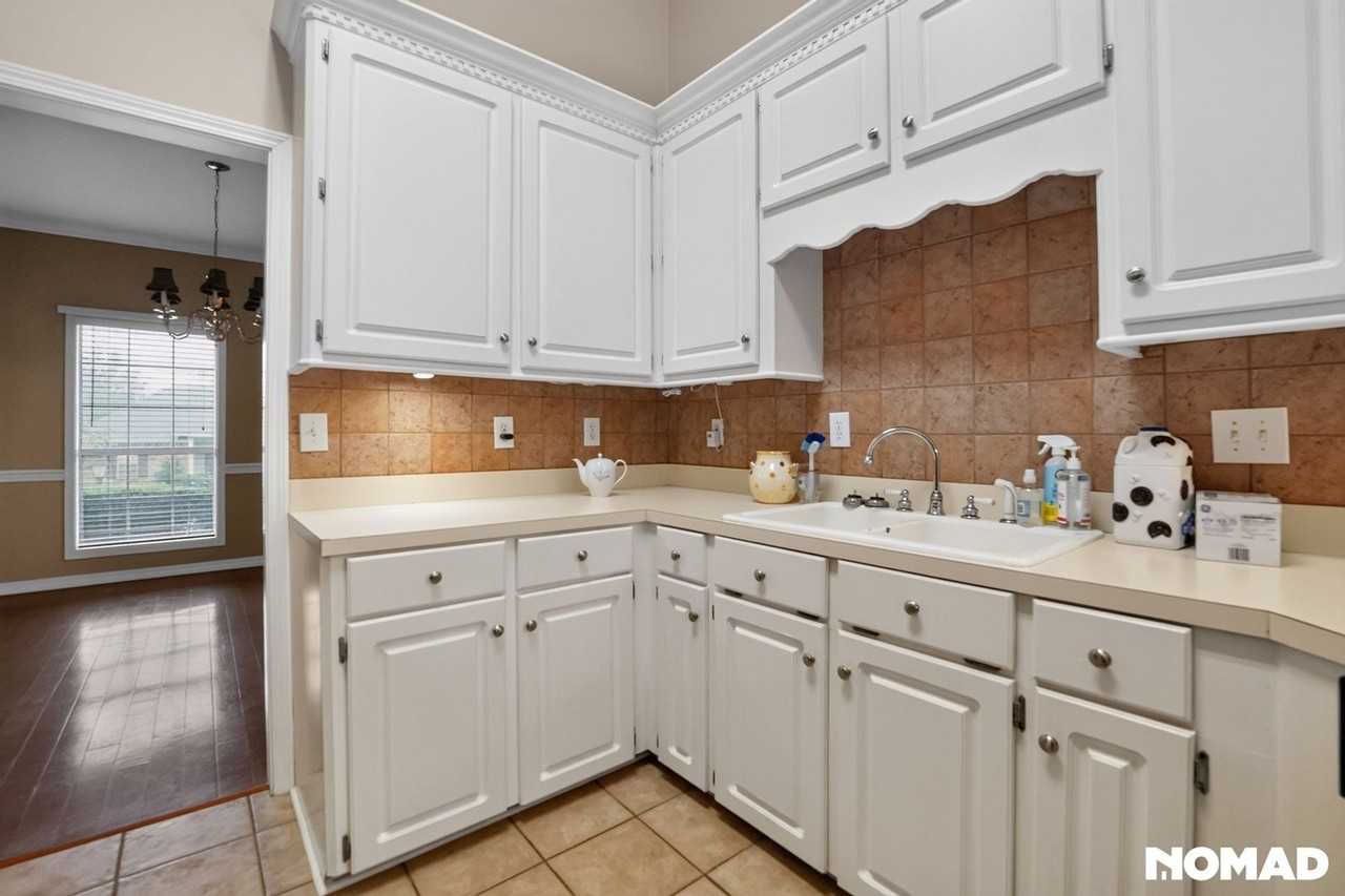 312 Wildwood Blvd - Photo 3 of 36