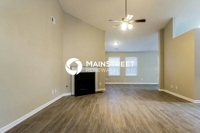 431 Bridgestone Ln - Photo 4 of 16