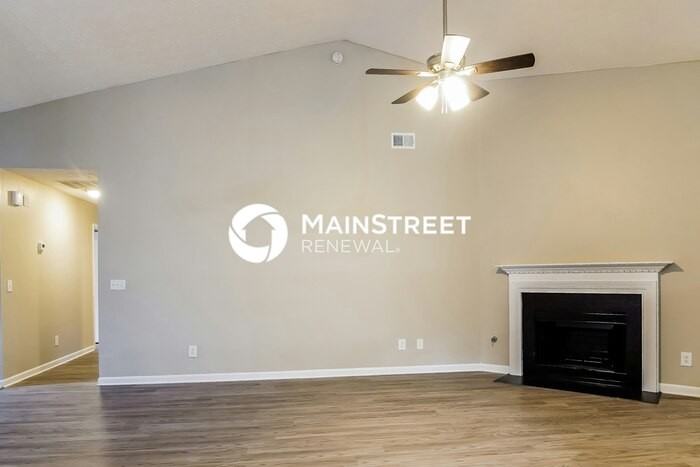 431 Bridgestone Ln - Photo 5 of 16