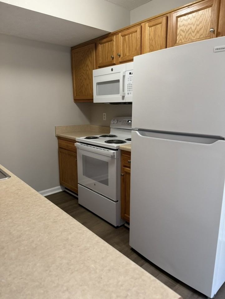 1043 Stonecrest Ct #B - Photo 2 of 19