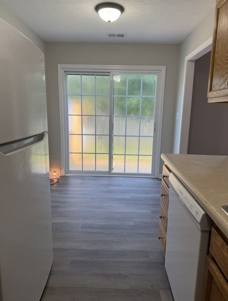 1043 Stonecrest Ct #B - Photo 4 of 19