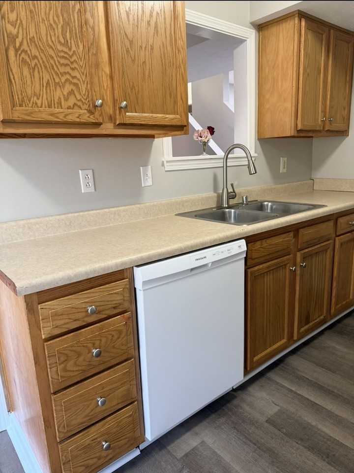 1043 Stonecrest Ct #B - Photo 5 of 19