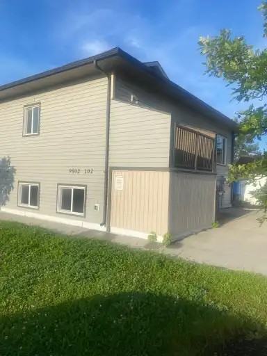 9502 102 Ave #C - Photo 2 of 16