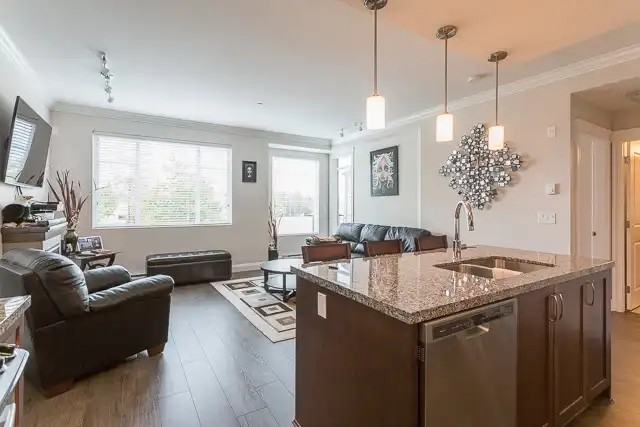 11882 226 St #304 - Photo 5 of 8