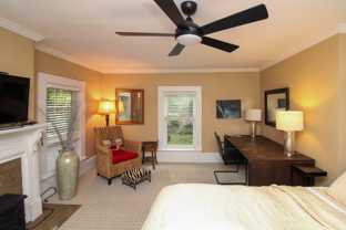 147 E Chestnut St #8 - Photo 1 of 1