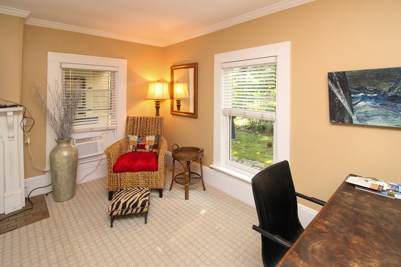 147 E Chestnut St #8 - Photo 2 of 17