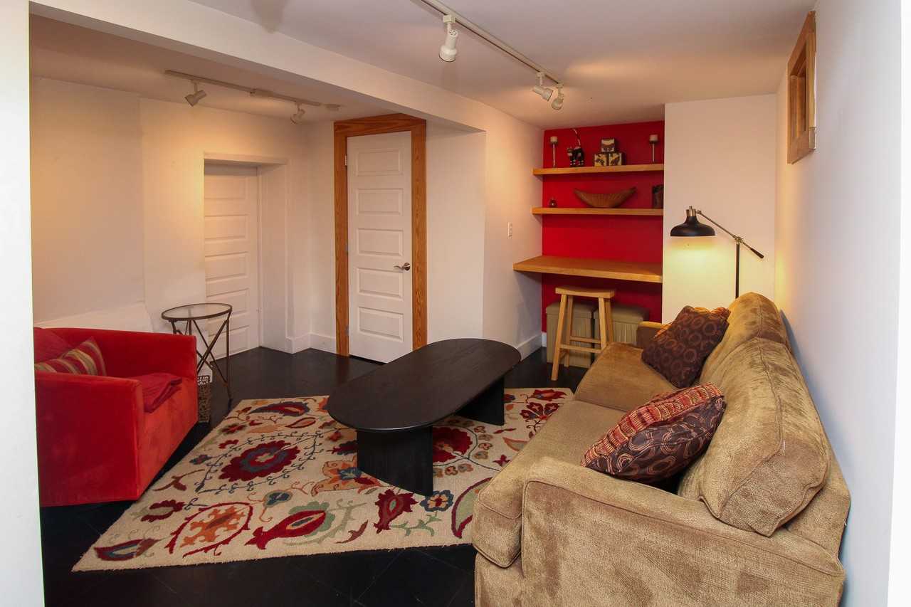 147 E Chestnut St #8 - Photo 6 of 17