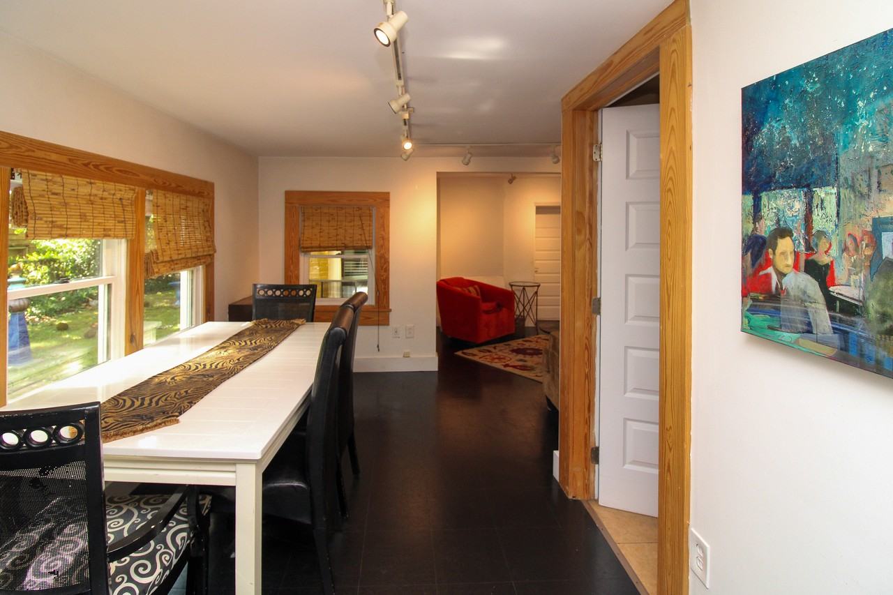 147 E Chestnut St #8 - Photo 7 of 17