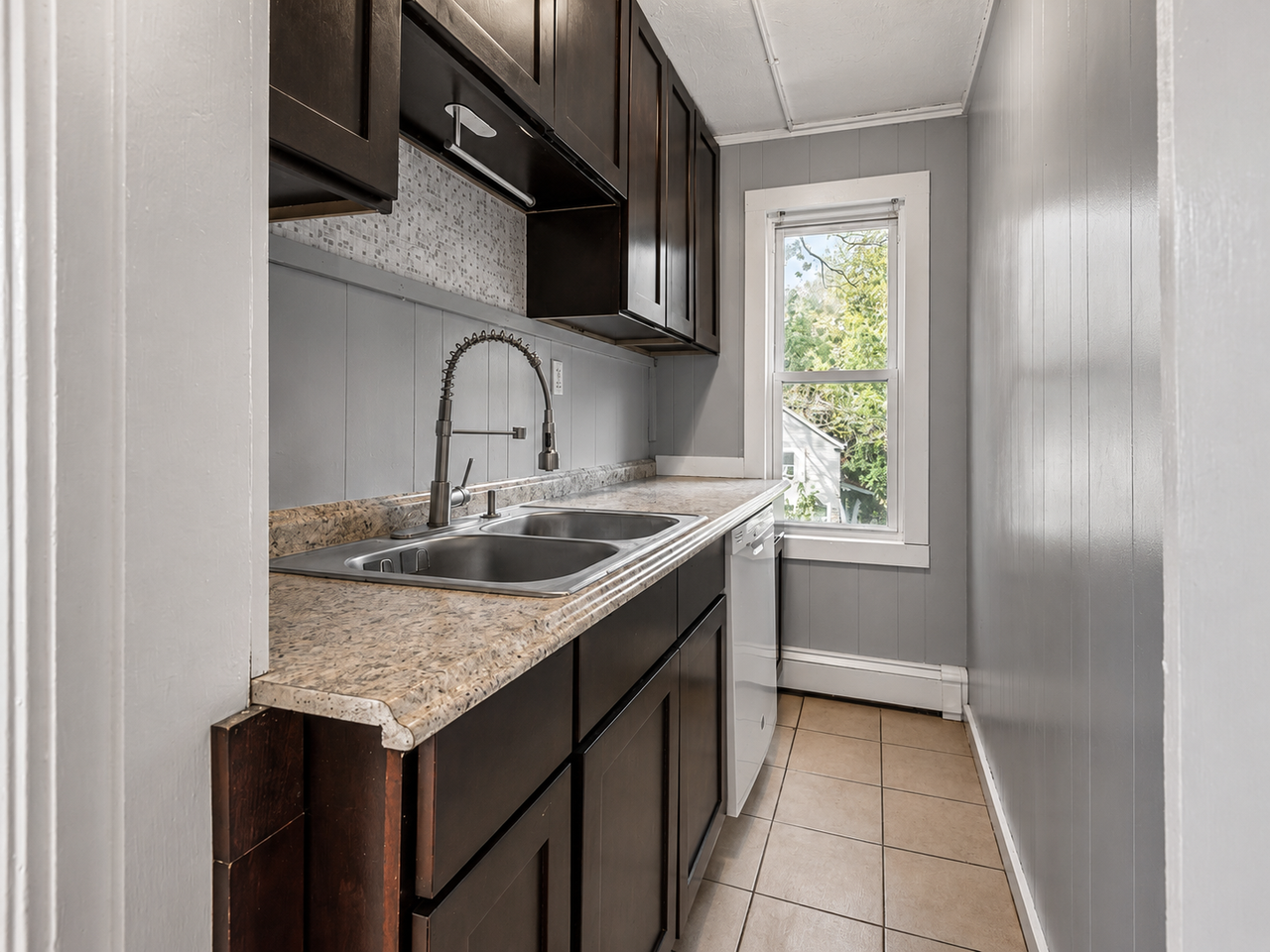 42 Upton St - Photo 4 of 13