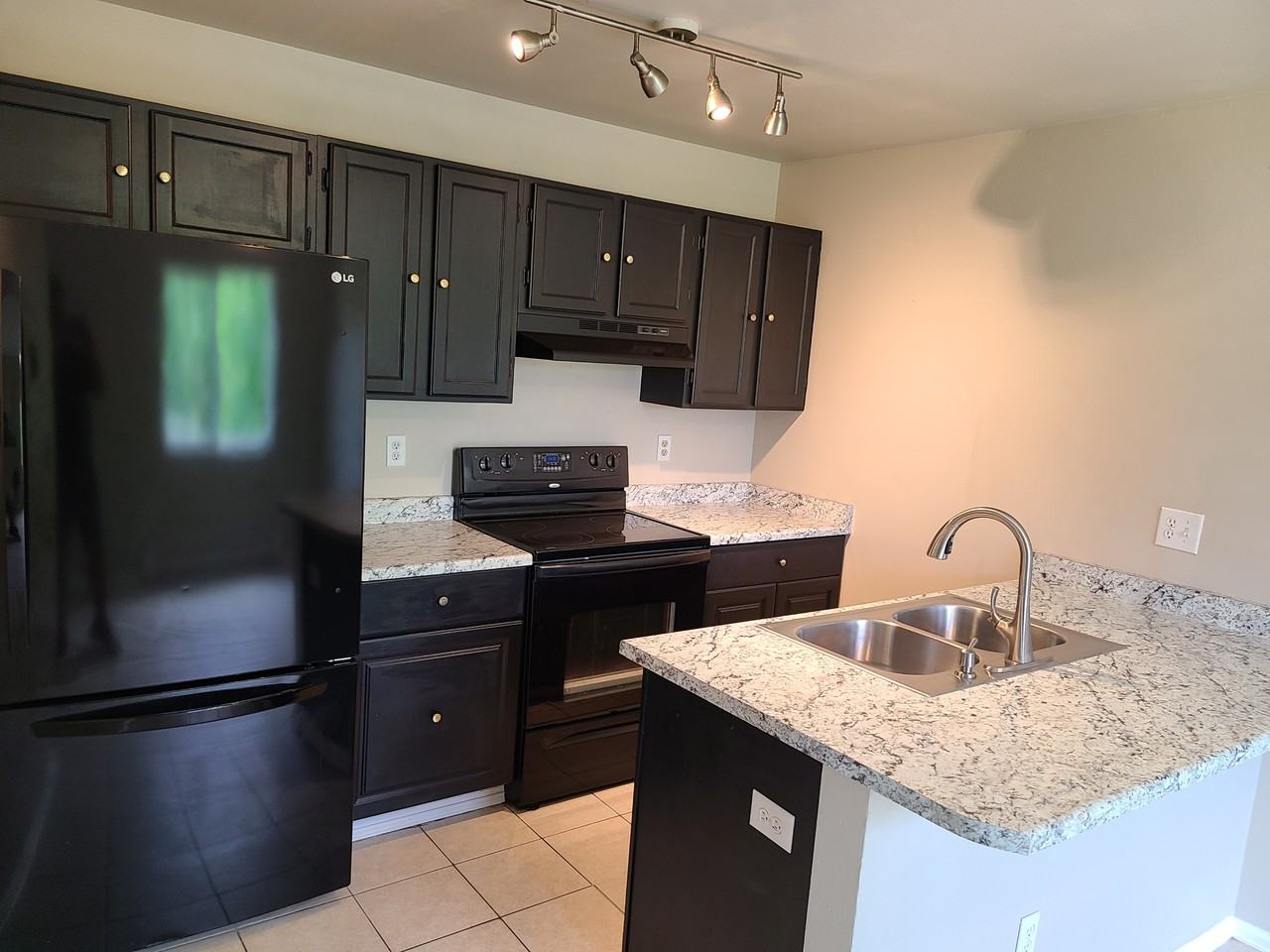 4480 Loomis Ave #B - Photo 5 of 17