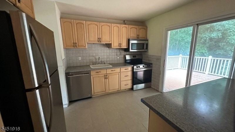 95 Longwood Lake Rd - Photo 2 of 9