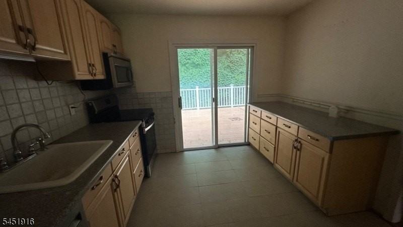 95 Longwood Lake Rd - Photo 3 of 9
