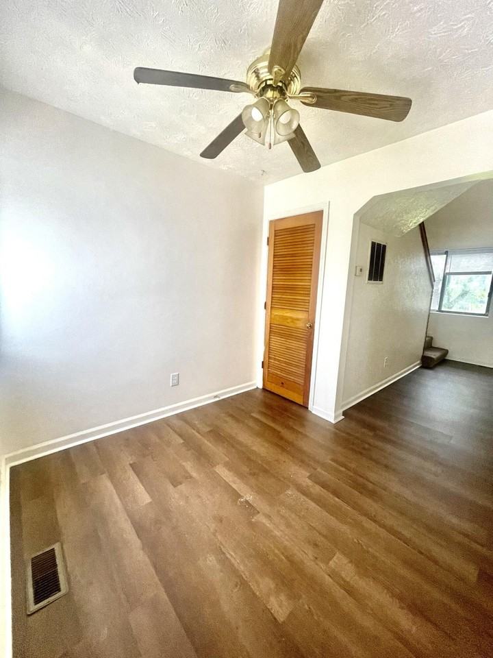 452 Larkwood Dr - Photo 3 of 10