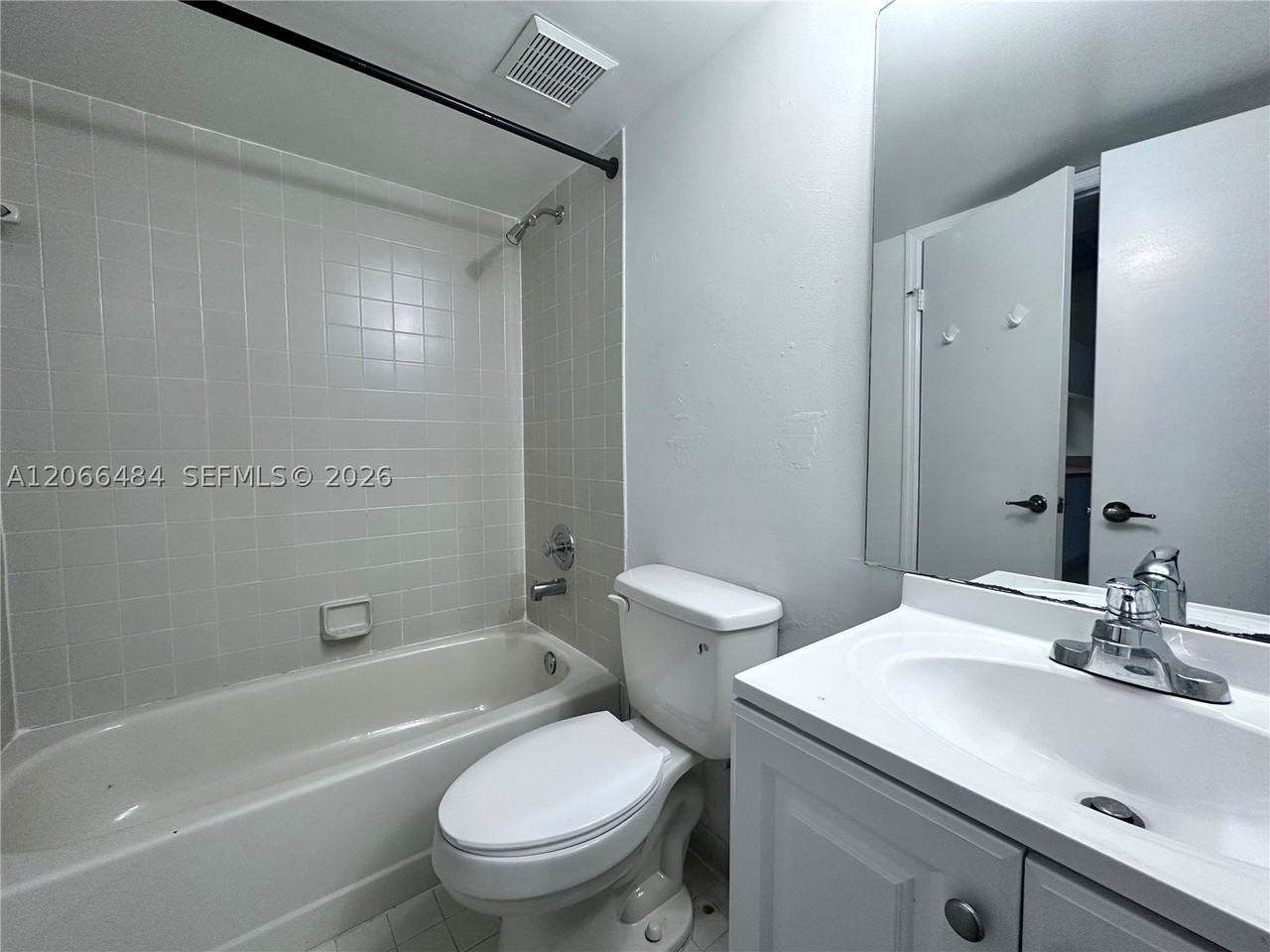 2740 W 63rd Pl #13-25 - Photo 4 of 12