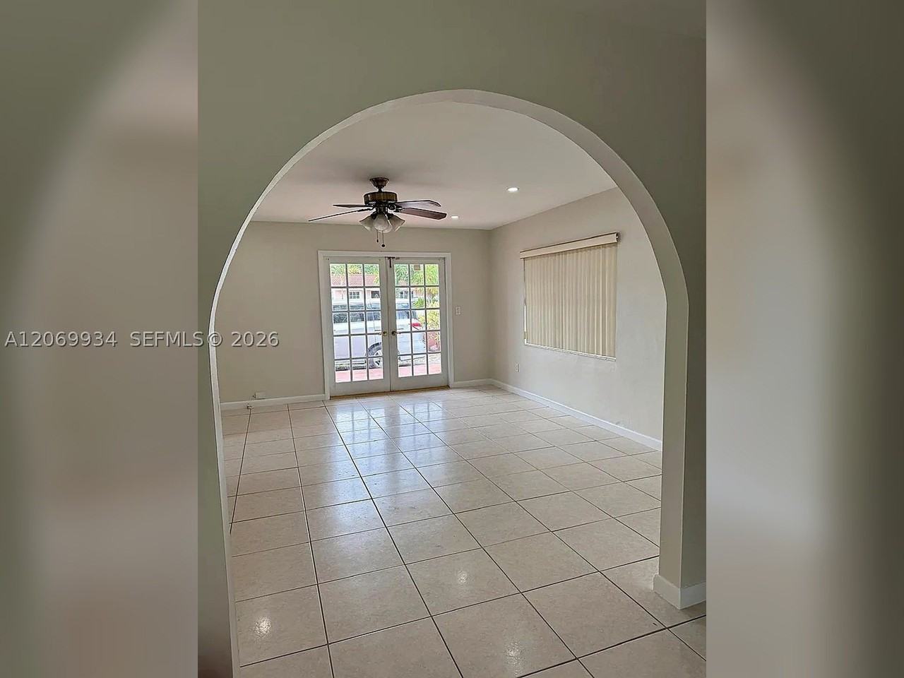 3232 Village Green Dr - Photo 2 of 15