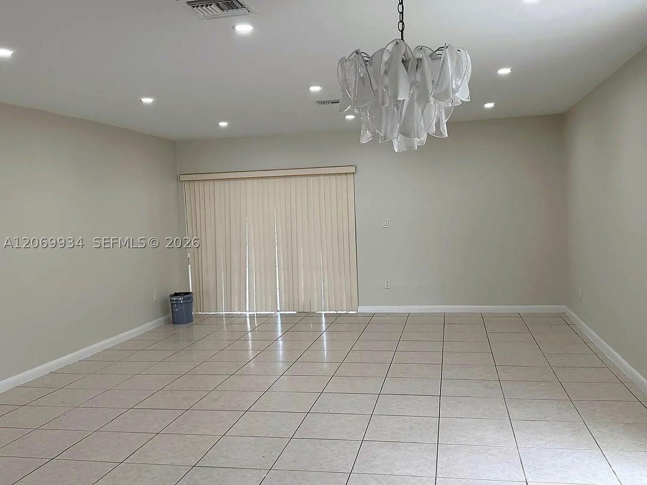 3232 Village Green Dr - Photo 3 of 15