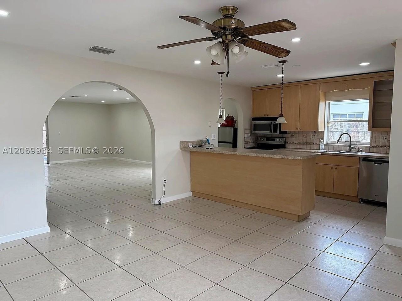 3232 Village Green Dr - Photo 4 of 15
