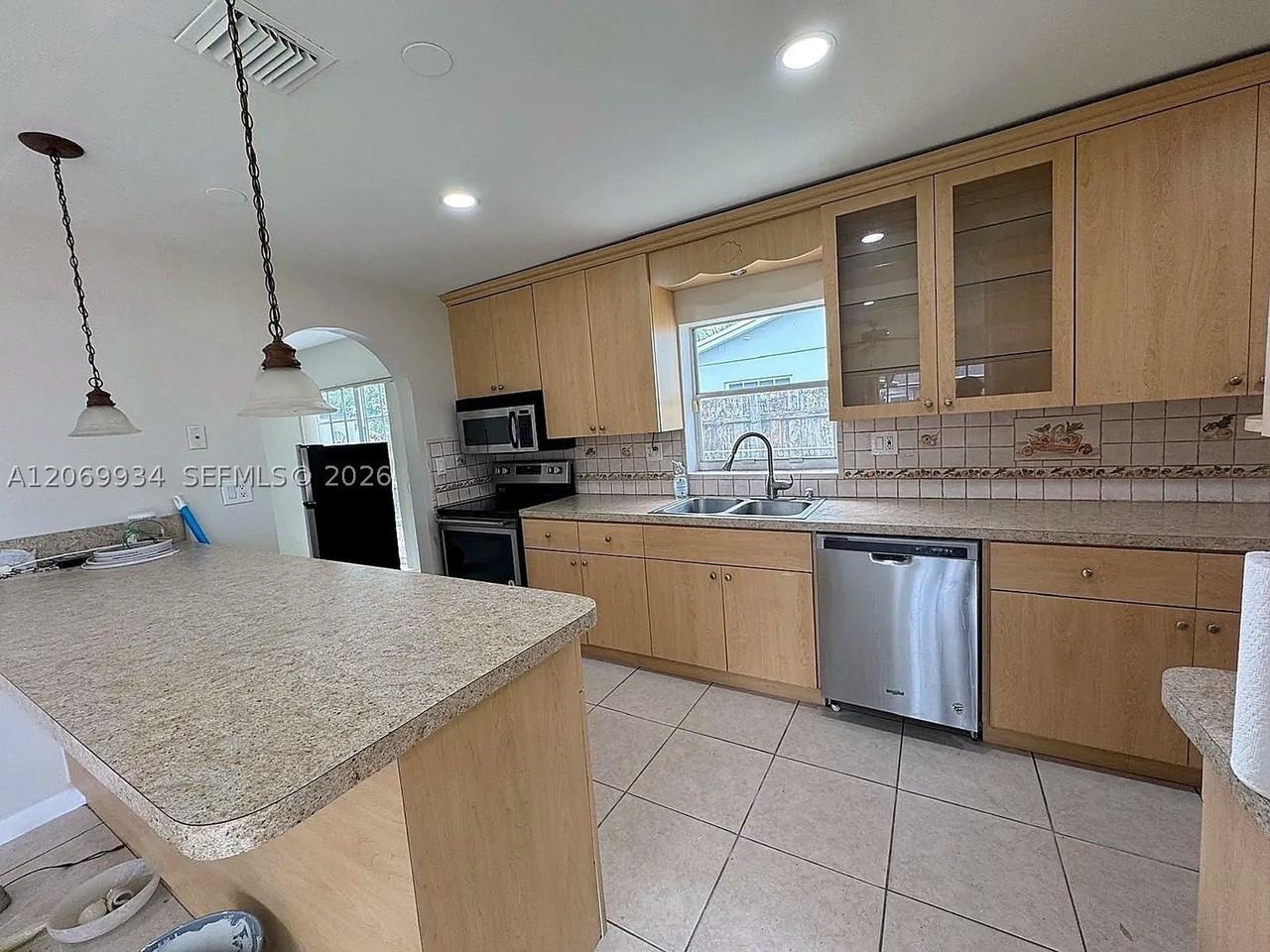 3232 Village Green Dr - Photo 5 of 15